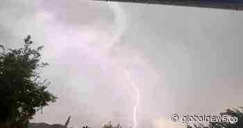 B.C. thunderstorms deliver light show to Kamloops, flash flooding in Merritt - Global News