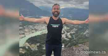 Squamish, B.C. man climbs Stawamus Chief hike 500 times for his mental health - Global News