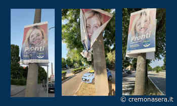 In città è partita la corsa a imbrattare i poster della Meloni, preludio a una campagna elettorale carica di tensione - Cremona Sera