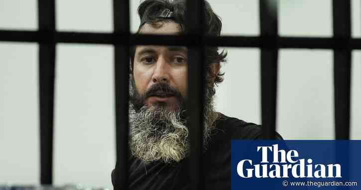 Man who took hostages demanding his own money becomes public hero in Lebanon