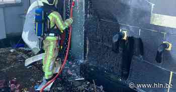 Eén gewonde bij dakbrand aan Nijverheidskaai | Brussel | hln.be - Het Laatste Nieuws