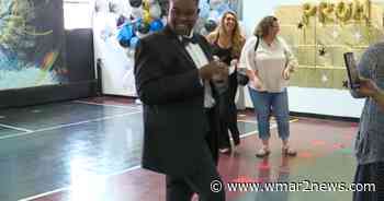 Baltimore school hosts prom for students with special needs - wmar2news.com