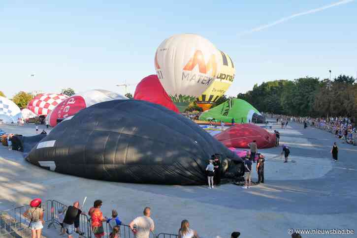 31 luchtballonnen kleurden zaterdagavond de lucht boven de Brielpoortparking
