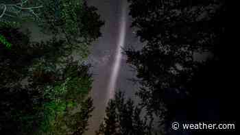 STEVE Comes Calling: Pink, Batsignal-Like Beam Reappears In North American Sky After Surprise Solar Storm Strikes Earth! - The Weather Channel