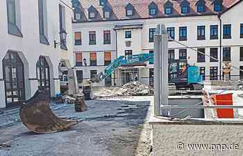 Statt Porphyr nun Granit vor dem Landratsamt Traunstein - Traunstein - Passauer Neue Presse - PNP.de