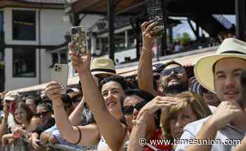 Handle, attendance up at Saratoga Race Course