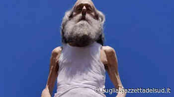 Andria, uomo in bilico a dieci metri di altezza ma è opera di un artista - Puglia