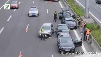 Polizei Hamburg: Unfall mit fünf Fahrzeugen auf A1 – kilometerlanger Stau