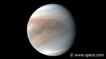 A mystery of sulfur clouds of Venus may be solved by new computer model