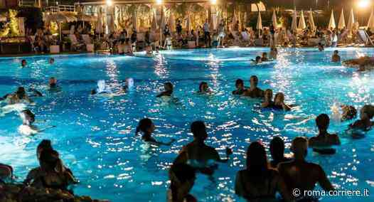 Ferragosto, falò in spiaggia vietati da Nettuno a Cerveteri: i party (non solo in piscina) nei lidi e in città - Corriere Roma