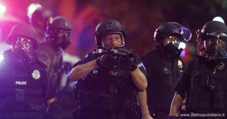 Stati Uniti, un uomo si schianta contro il cancello di Capitol Hill. Non ci sono feriti