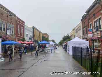 Market For The Arts continues through rain showers - The Morning Sun
