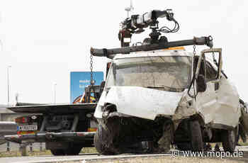 Schlepper flüchtet mit Transporter vor Polizei – drei Menschen sterben - Mopo.de