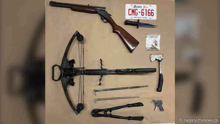 Calgary woman faces charges after weapons seized from vehicle