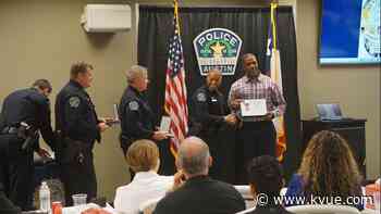 Austin PD officers who responded to June 2021 Sixth Street mass shooting honored - KVUE.com