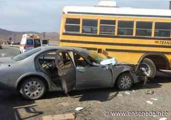 Cuatro lesionados en choque entre camión y auto esta tarde - Ensenada.net