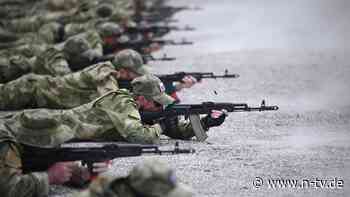 Ausgesetzt ohne Sold und Essen: Putins freiwillige Kämpfer fühlen sich schikaniert - n-tv NACHRICHTEN