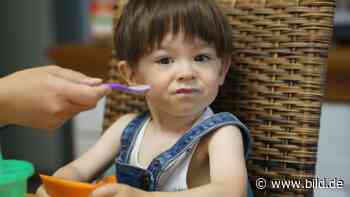 Lukas, du musst essen! Krankenkasse zahlt 10 000-Euro-Behandlung nicht - BILD