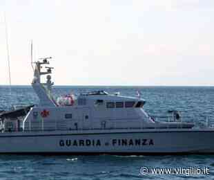 Sub sanguinante in mare ad Agropoli: la Finanza lo mette in salvo - Virgilio