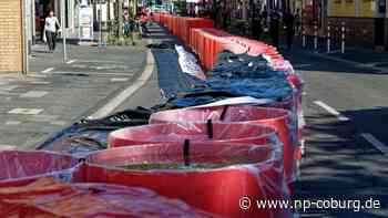 Katastrophenschutz - Probeaufbau eines mobilen Hochwasserschutzsystems in Bonn - Neue Presse Coburg