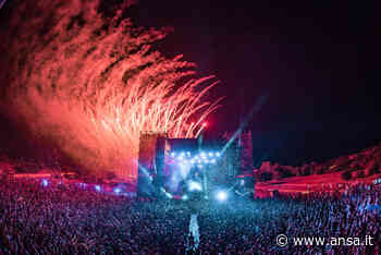 Mafia: migliaia di giovani sfidano Messina Denaro ballando - Sicilia - Agenzia ANSA