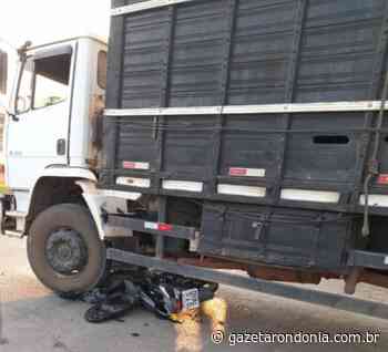 JARU: Mulher pula de motocicleta e se livra de morrer esmagada por caminhão - Gazeta Rondônia