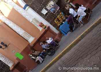 Para no perder la tradición y la fe, feligreses de Atlixco rezan en la calle - Municipios Puebla