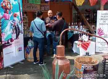 Expone mezcalero de Atlixco en Los Pinos - Municipios Puebla