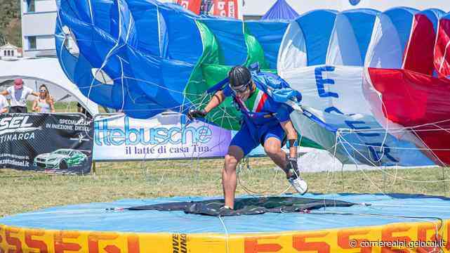 La Scuola nazionale dà una lezione a tutti nel Città di Belluno di paracadutismo - Corriere Delle Alpi