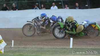 Spannung pur: Nach zwei Jahren Pause richtete der MSC Bad Hersfeld wieder ein Grasbahnrennen unter Flutlicht aus. - hna.de