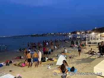 Notte di san Lorenzo, tradizione rispettata: a Trani in tanti si riversano in spiaggia - Radio Bombo