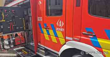 Grote tak van boom knakt af en beschadigt geparkeerde wagens - Het Laatste Nieuws