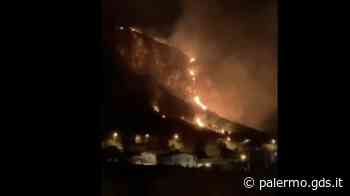 Paura a Bagheria per due incendi, in azione un elicottero e un canadair - Giornale di Sicilia