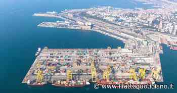 Trieste, la solidarietà dei portuali contro i licenziamenti del gruppo Wärtsilä: bloccati 12 grandi motori… - Il Fatto Quotidiano