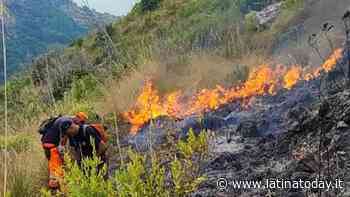 Devastante incendio a Formia: due giorni nella morsa delle fiamme. L’appello del sindaco - LatinaToday