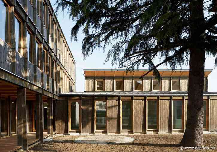 Zeder in der Banlieue
 - Gemeindezentrum in Paris von Guillaume Ramillien Architecture