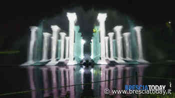 Luci e colori illuminano acqua e colline: sul lago è arrivata la "terra della luce" - BresciaToday
