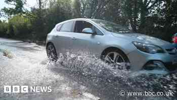 Southampton homes without water after pipe bursts - BBC