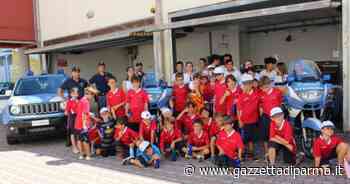La polizia stradale di Parma incontra i ragazzi del centro estivo Astramblam - Gazzetta di Parma