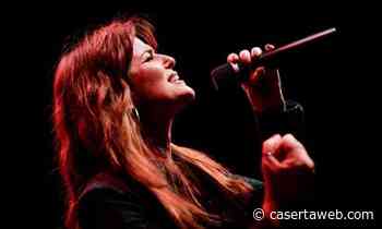 Santa Maria Capua Vetere, questa sera Monica Sarnelli per “Socialità… al centro” in Piazza Mazzini - Caserta Web - CasertaWeb