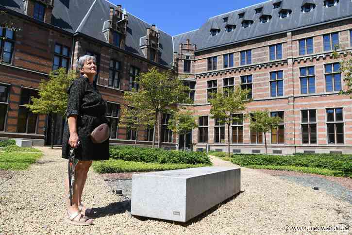 Anita Van Dyck,  conciërge van de Universiteit Antwerpen: “De studenten houden me jong, al steken ze soms wel wat uit”