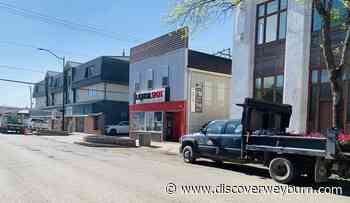 Planters back up on light standards in downtown Weyburn - DiscoverWeyburn.com