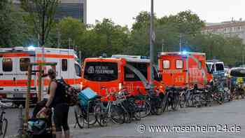 Zug bleibt liegen - viele Passagiere mit Kreislaufproblemen
