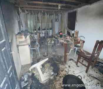 Imbituba: casa pega fogo e oito pessoas são socorridas com intoxicação - Portal Engeplus