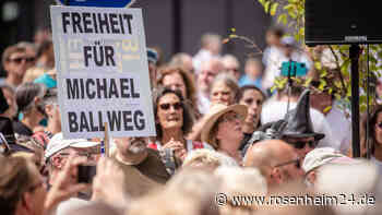 „Querdenken“-Gründer weiter in Haft: Hunderte Menschen demonstrieren für Michael Ballweg