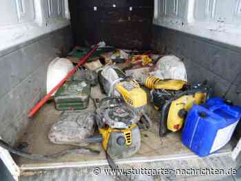 A 8 bei Denkendorf: Sprinter mit unerwarteter „Sonderausstattung“ kontrolliert - Stuttgarter Nachrichten