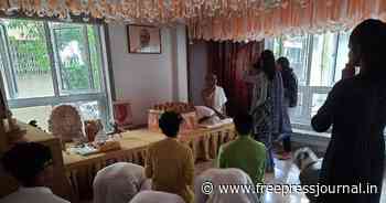 Mumbai: Followers seek blessings from Jain acharya on marathon fast - Free Press Journal