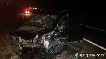Batida entre dois carros na MGC-259 em Curvelo, deixa um morto e quatro feridos - Globo