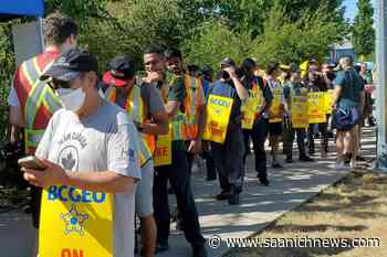 VIDEO: B.C. public service workers begin job action amid bargaining breakdown - Saanich News