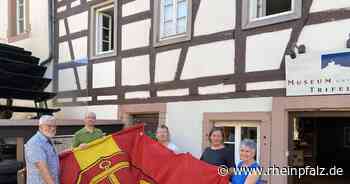 Stadtflagge kehrt von Annweiler nach Ludwigshafen zurück - Ludwigshafen - Rheinpfalz.de